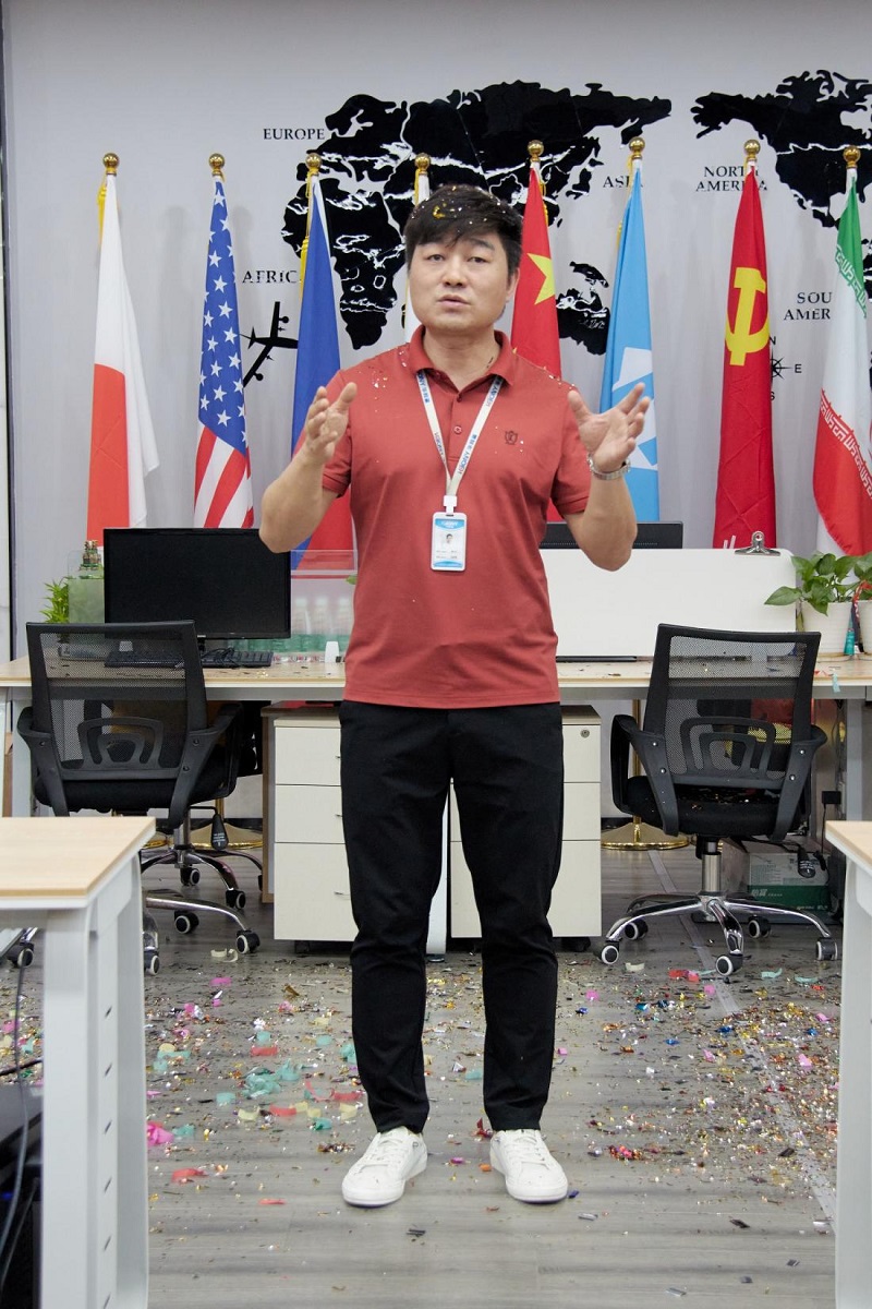 再贏新單！華邦瀛成都LED貼膜屏項(xiàng)目圓滿收官
